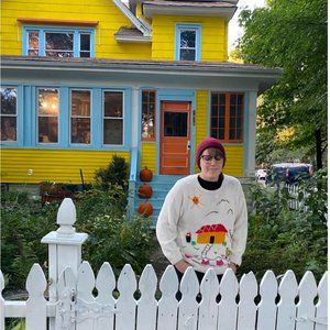 Hello, I am Sophie, and this is my yellow house.